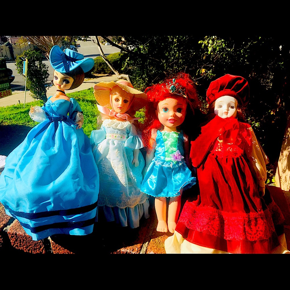 4 dolls